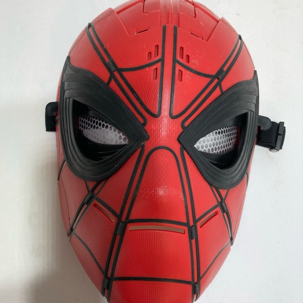 Spider-Man electronic talking Halloween mask hasbro
